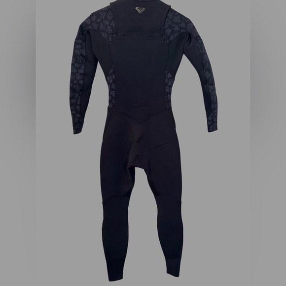 NWOT Roxy Black and Pink Wetsuit with Floral Pattern - Picture 3 of 7